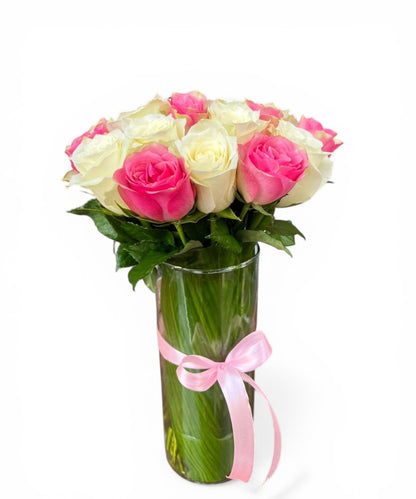 20 White & Pink Roses in a Vase